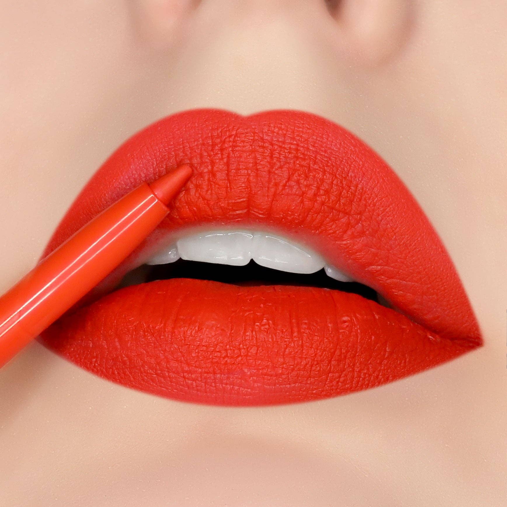 LINE UP Waterproof Creamy Lip Liner - Elle